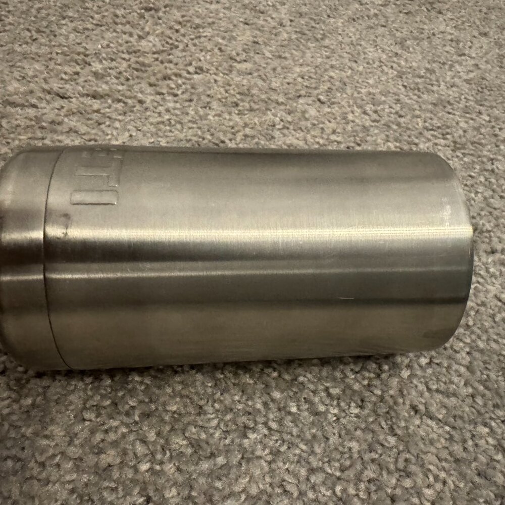 2 Yeti Rambler Bottles with Tops - Picture 3 of 9